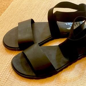 Brand Ne Black Sorel sandals!